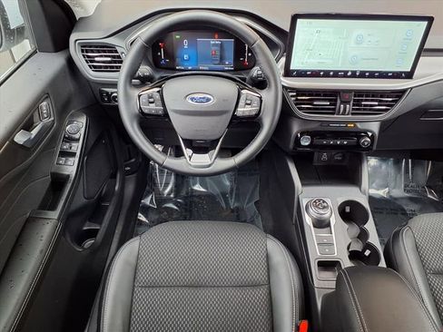 Certified 2025 Ford Escape SE w/ Class II Trailer Tow Package image 6