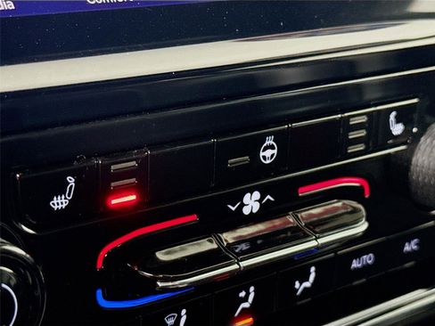 Used 2024 Jeep Grand Cherokee Limited image 20