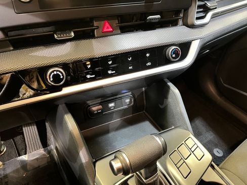 Used 2025 Kia Sportage LX image 18