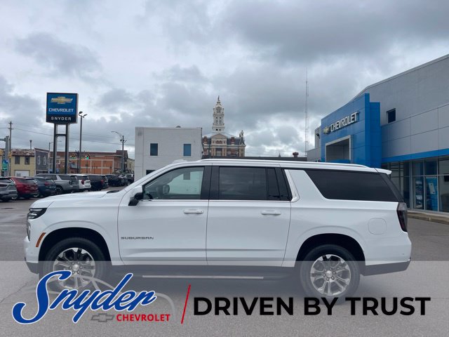Used 2025 Chevrolet Suburban LT w/ Comfort Package AWD/4WD image 1