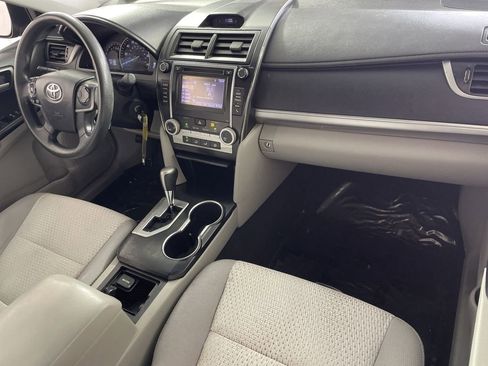 Used 2014 Toyota Camry LE image 27
