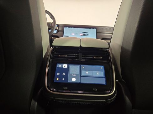 Used 2024 Rivian R1S Adventure image 30