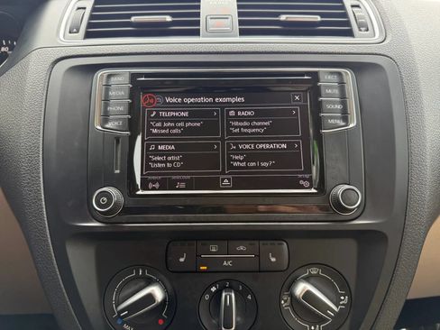 Used 2017 Volkswagen Jetta SE FWD image 32