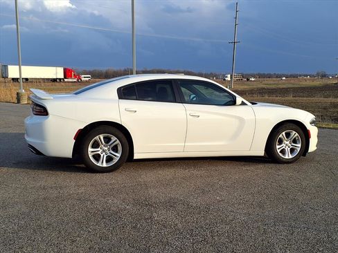 Used 2017 Dodge Charger SE image 34