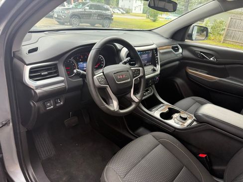 Used 2023 GMC Acadia SLE w/ Driver Convenience Package image 9