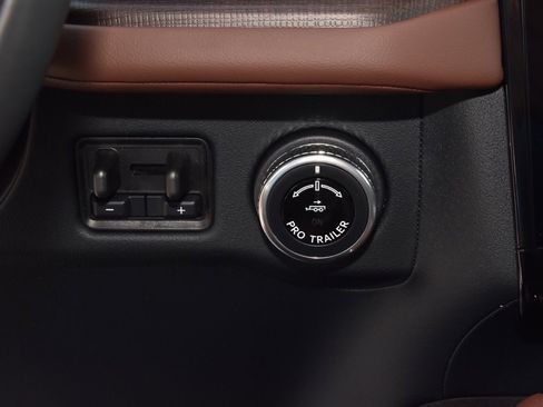 New 2025 Lincoln Navigator L Reserve image 33