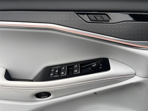 Used 2025 Jeep Wagoneer S Limited image 25