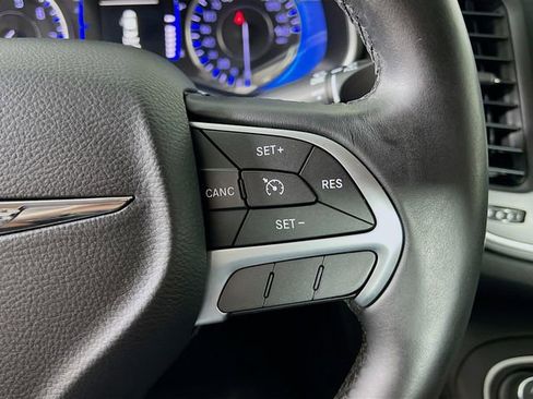 Used 2017 Chrysler 200 Limited Platinum image 31
