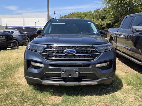 Used 2023 Ford Explorer XLT w/ Equipment Group 202A RWD image 2
