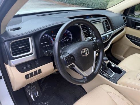 Used 2017 Toyota Highlander XLE FWD image 21