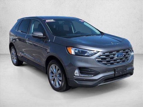 Used 2024 Ford Edge Titanium image 3