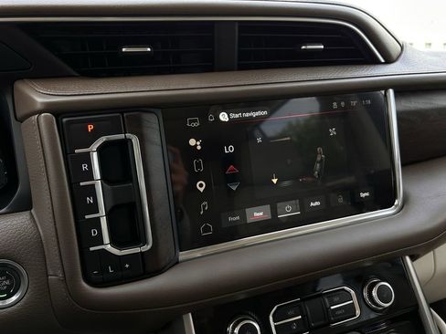Used 2024 GMC Yukon XL Denali AWD/4WD image 20