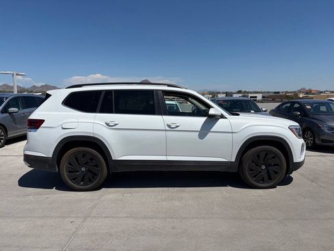 Used 2026 Volkswagen Atlas SE FWD image 3