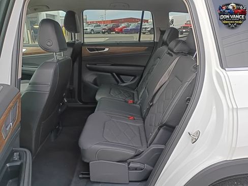 Used 2025 Volkswagen Atlas SE FWD image 24