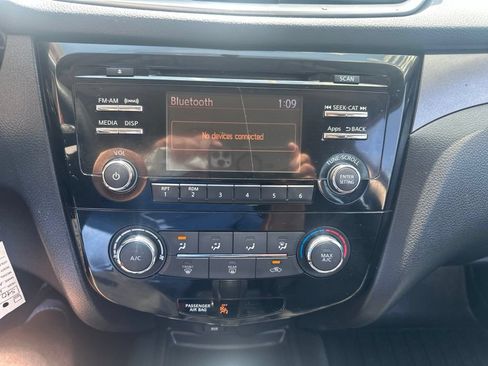 Used 2015 Nissan Rogue S AWD/4WD image 13