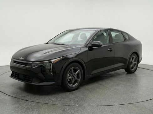 Used 2025 Kia K4 LXS image 3