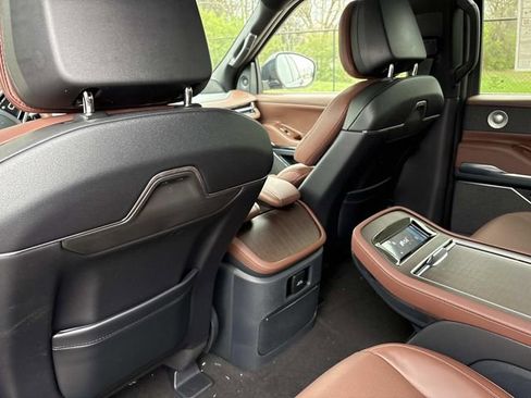 New 2026 Lincoln Navigator Reserve image 17