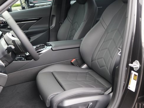 Certified 2025 BMW 530i 530i w/ Premium Package image 16