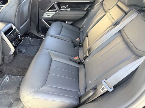 Used 2023 Land Rover Range Rover SE image 17