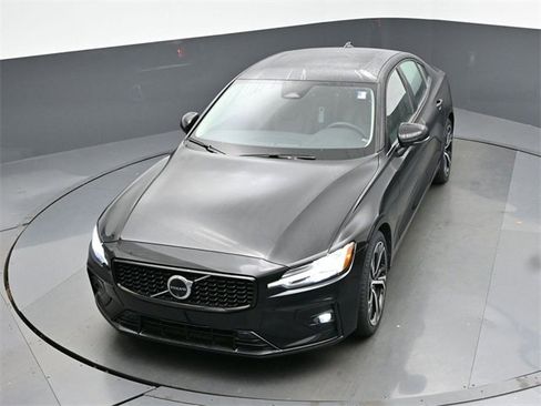 Used 2024 Volvo S60 B5 Plus image 43