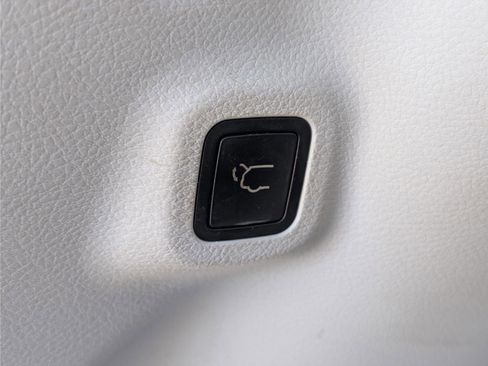 Used 2018 Jeep Compass Latitude w/ Popular Equipment Group AWD/4WD image 15