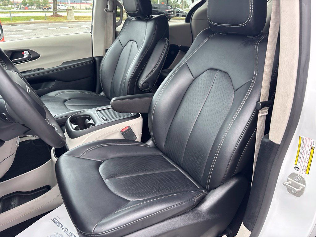 Used 2024 Chrysler Pacifica Limited FWD image 31