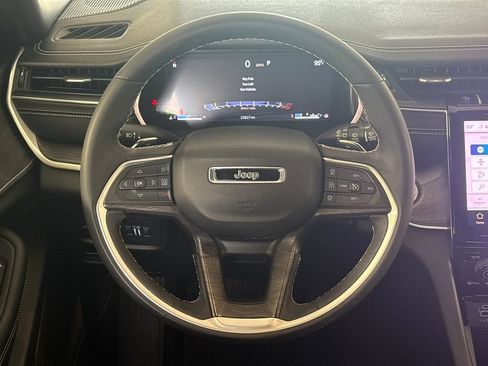 Used 2024 Jeep Grand Cherokee L Limited w/ Black Appearance Package AWD/4WD image 20