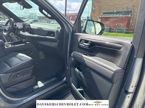 Used 2025 Chevrolet Suburban RST w/ Comfort Package image 28