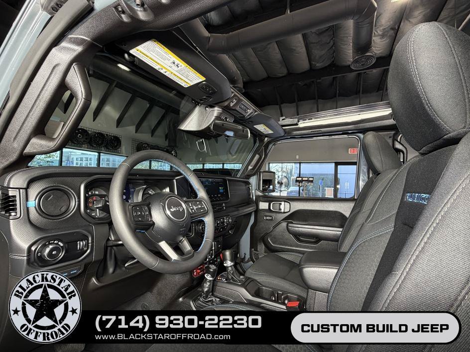 Used 2025 Jeep Wrangler Unlimited Rubicon 4xe w/ Convenience Group AWD/4WD image 21