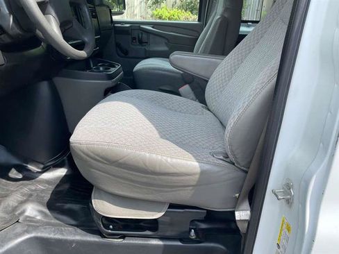 Used 2007 Chevrolet Express 3500 Extended RWD image 31
