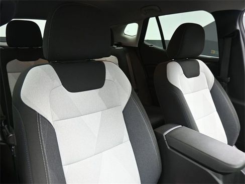 Used 2024 Chevrolet Trax LS w/ LS Convenience Package image 27