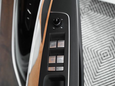 New 2025 Audi A8 L 3.0T image 22