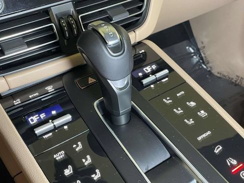 Certified 2026 Porsche Macan AWD/4WD image 34
