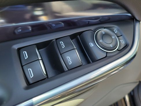 Used 2023 Cadillac XT4 Luxury w/ Cold Weather Package FWD image 21