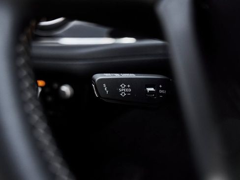Used 2017 Bentley Bentayga AWD/4WD image 55