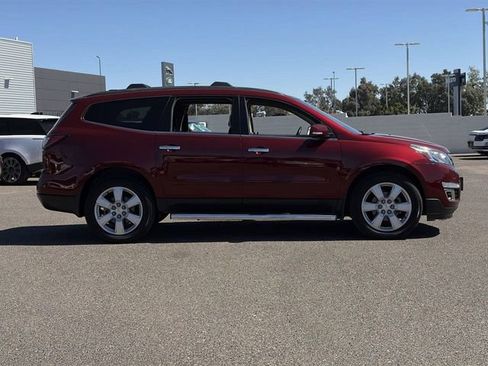Used 2016 Chevrolet Traverse LT w/ Style and Technology Package image 5