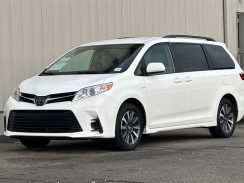 Used 2020 Toyota Sienna LE image 9
