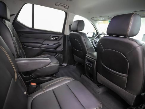 Used 2021 Chevrolet Traverse LT image 27