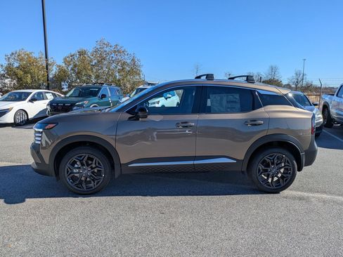 New 2026 Nissan Kicks SR FWD image 7