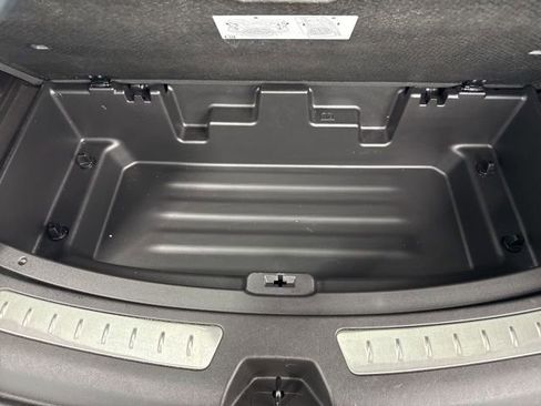 Used 2023 Buick Enclave Essence image 11