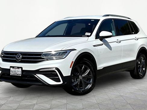 Used 2023 Volkswagen Tiguan SE FWD image 3