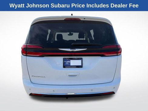 Used 2023 Chrysler Pacifica Touring-L FWD image 7
