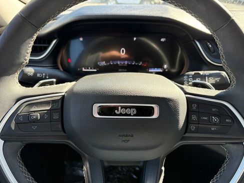 Used 2023 Jeep Grand Cherokee L Laredo image 15