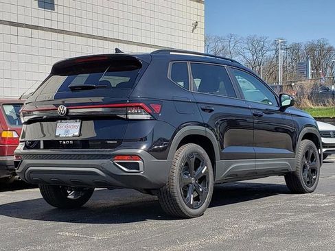 New 2026 Volkswagen Taos SE AWD/4WD image 3