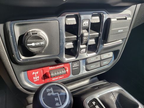 Used 2024 Jeep Gladiator Mojave AWD/4WD image 24