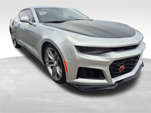 Used 2018 Chevrolet Camaro LT w/ RS Package RWD image 7