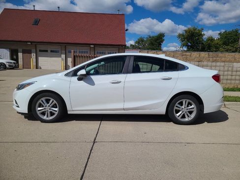 Used 2016 Chevrolet Cruze LT w/ Convenience Package image 3