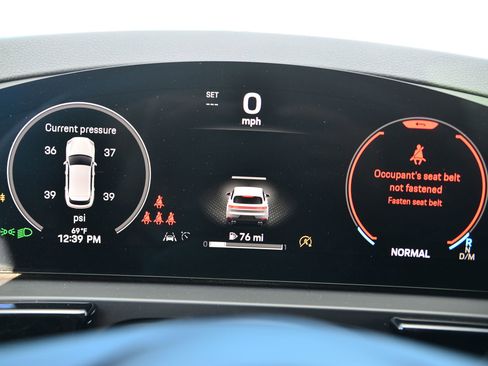 Used 2024 Porsche Cayenne image 35