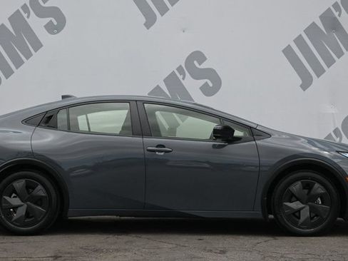 Used 2025 Toyota Prius LE FWD image 4