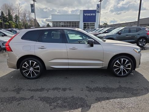 Used 2023 Volvo XC60 B5 Plus w/ Climate Package image 9